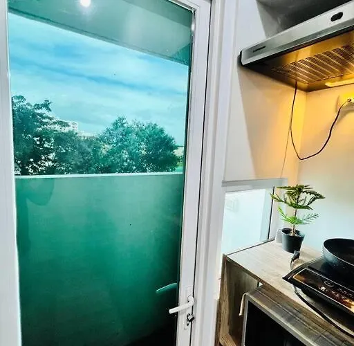 Sweet With Wifi And Netflix Apartment